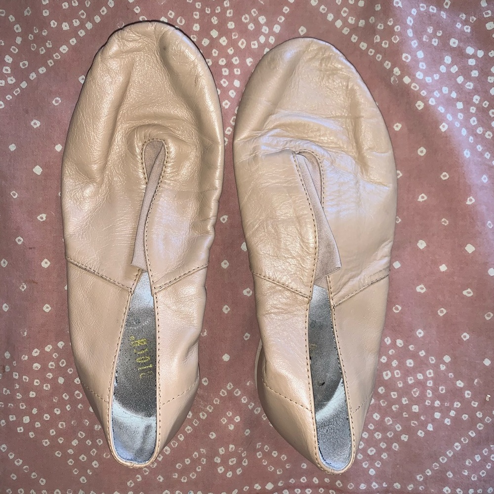 Contemporary dance shoes